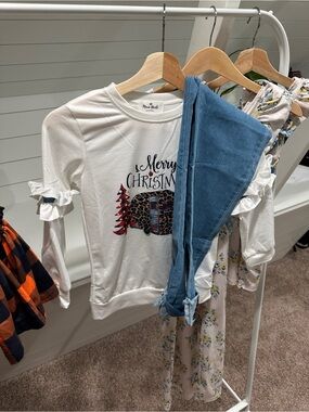Kids White 'Merry Christmas' Ruffle Sleeve Tee & Blue Legging Set